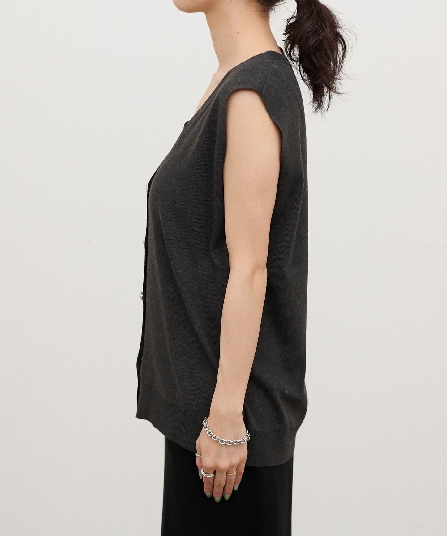 再生聚酯質感紐扣背心（線上）