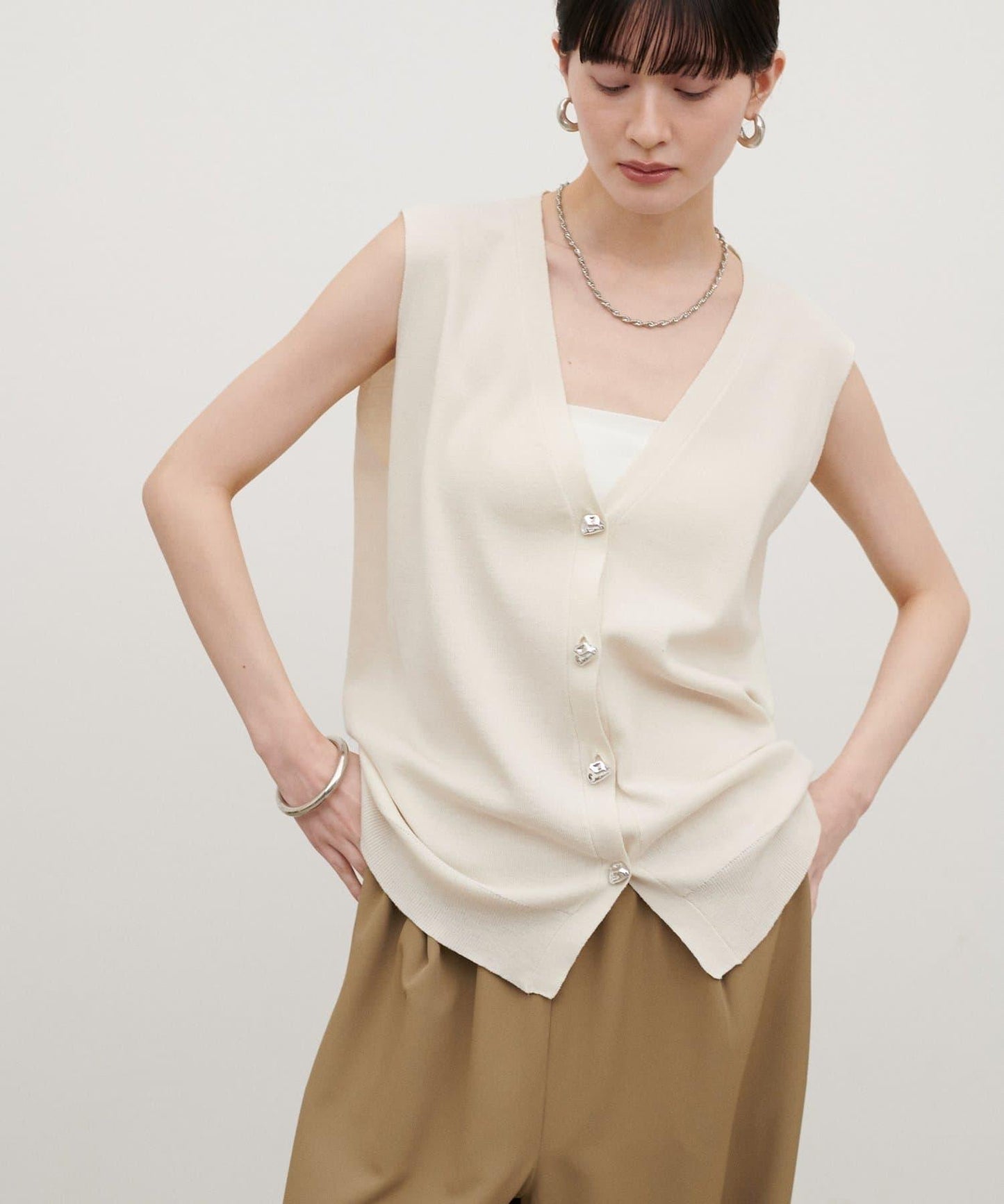 再生聚酯質感紐扣背心（線上）