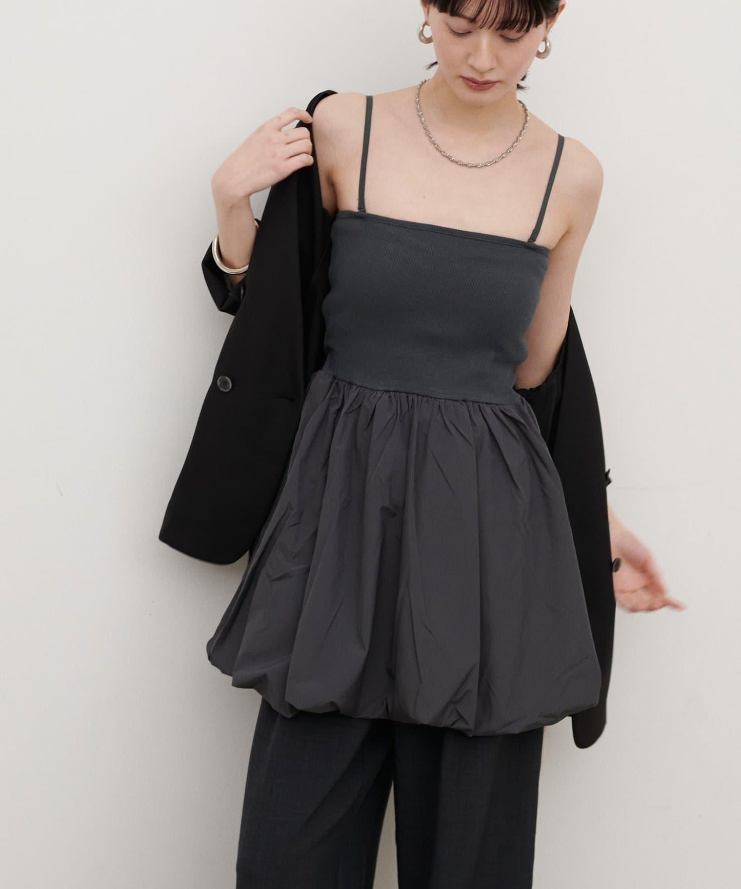 內置胸杯拼接泡泡廓形吊帶背心