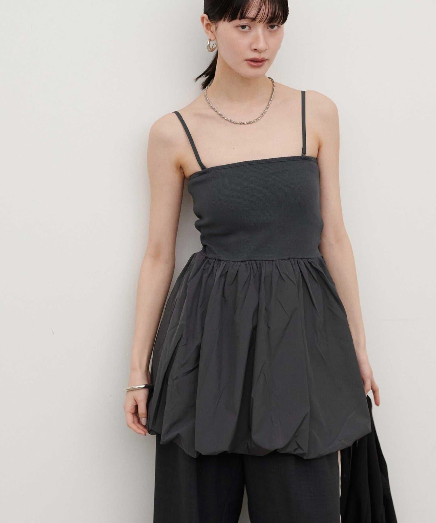 內置胸杯拼接泡泡廓形吊帶背心