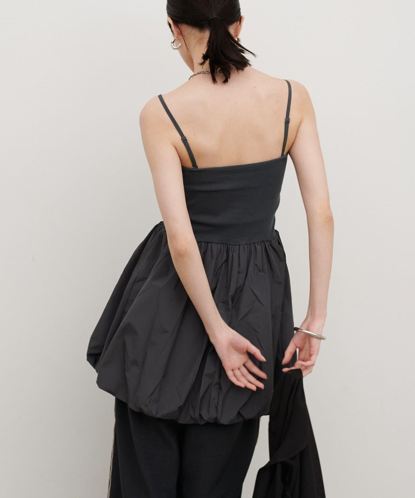 內置胸杯拼接泡泡廓形吊帶背心