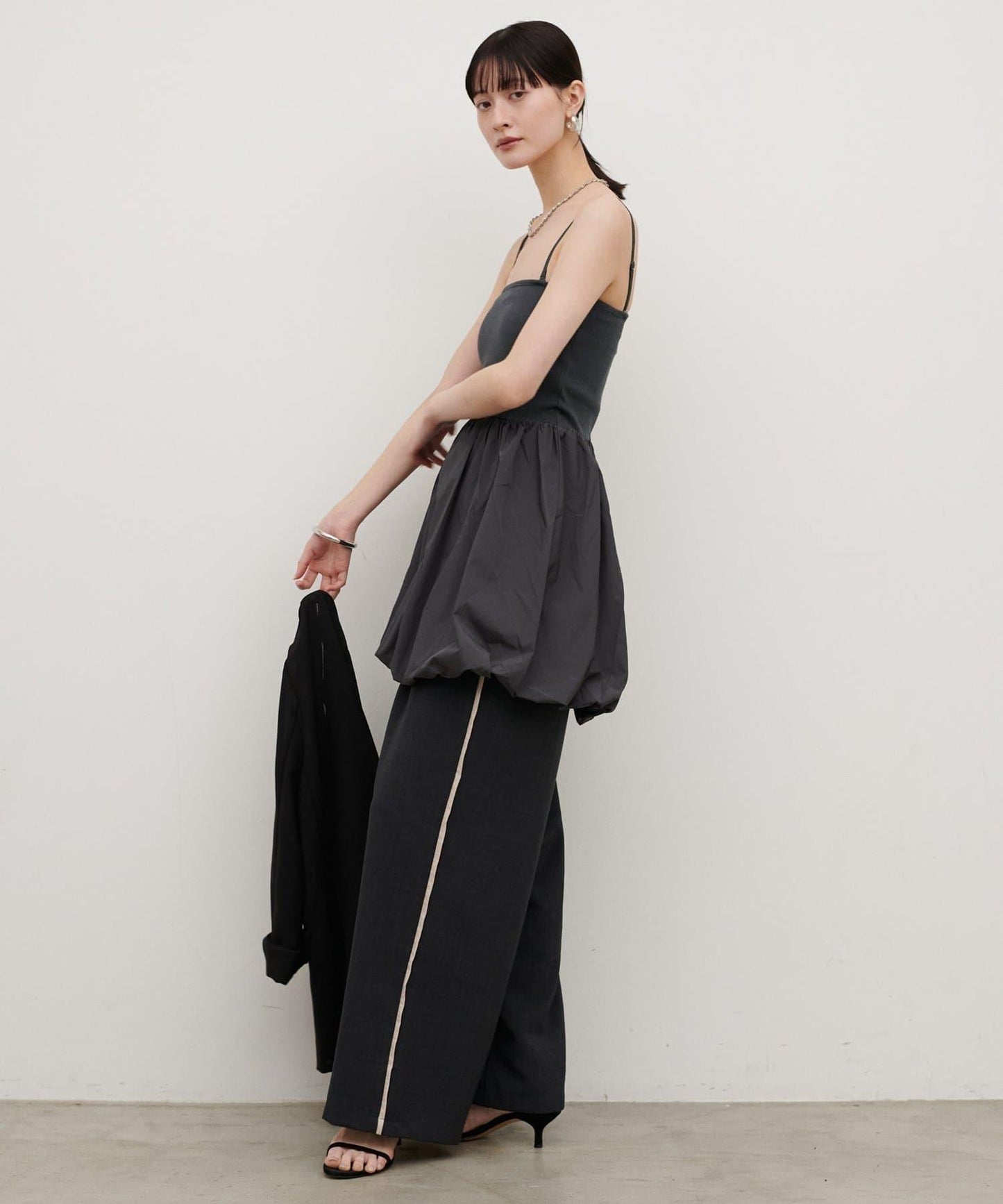 內置胸杯拼接泡泡廓形吊帶背心