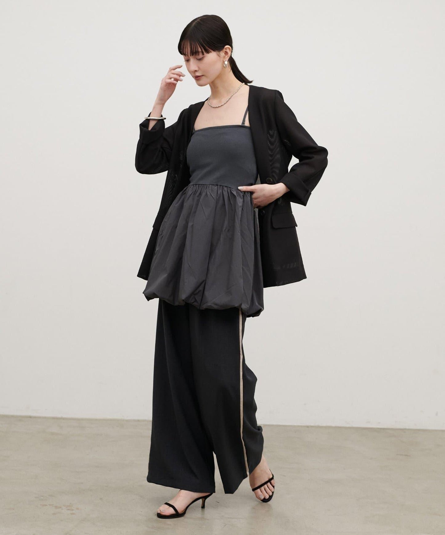 內置胸杯拼接泡泡廓形吊帶背心