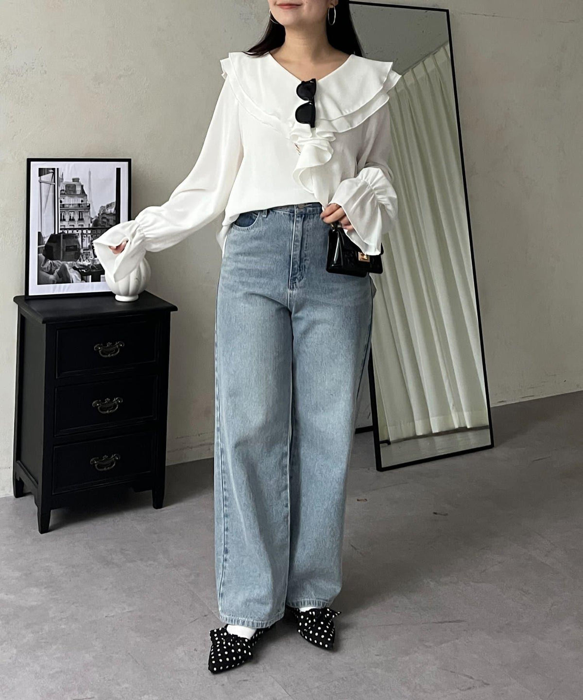173238437