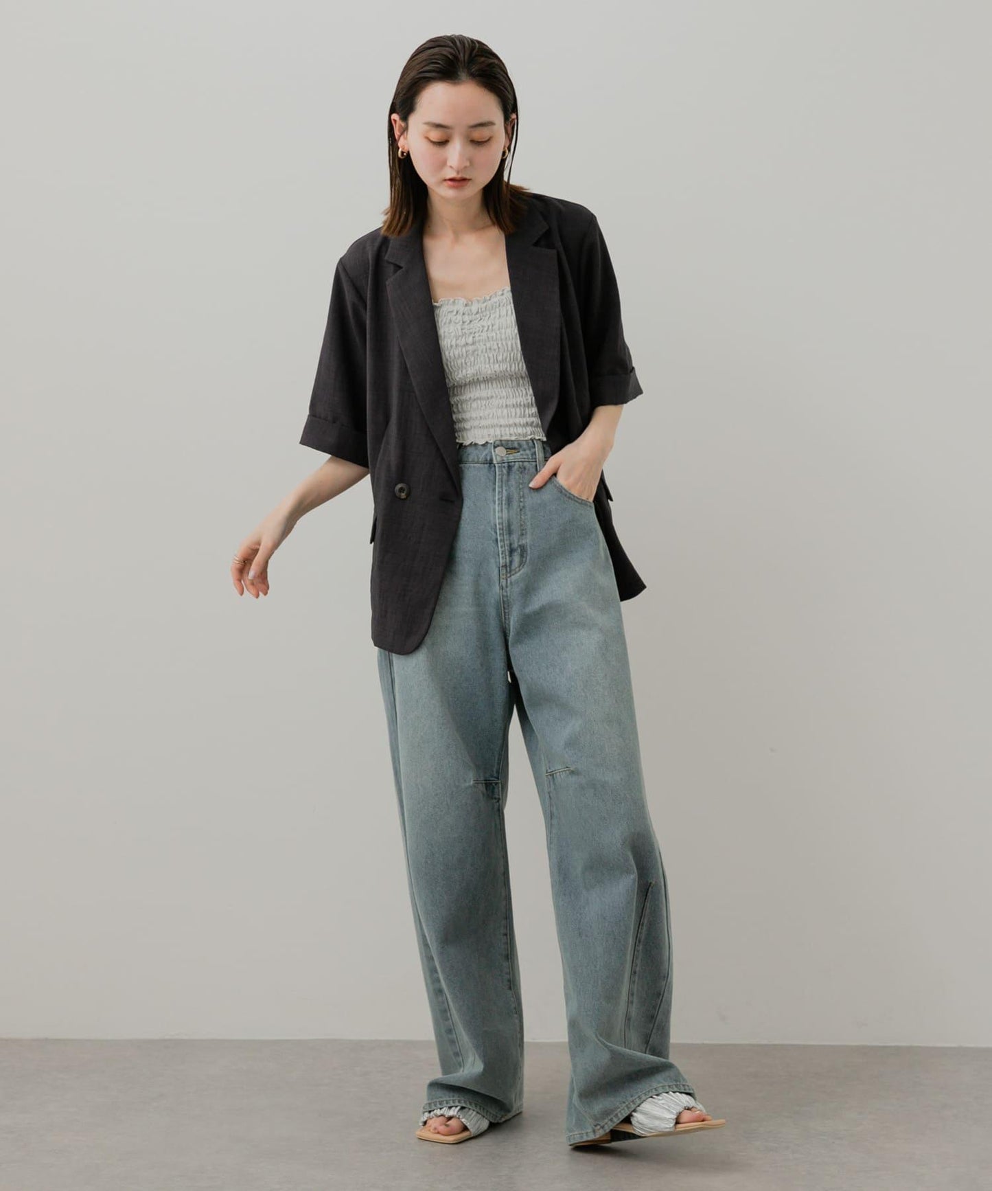 163048739