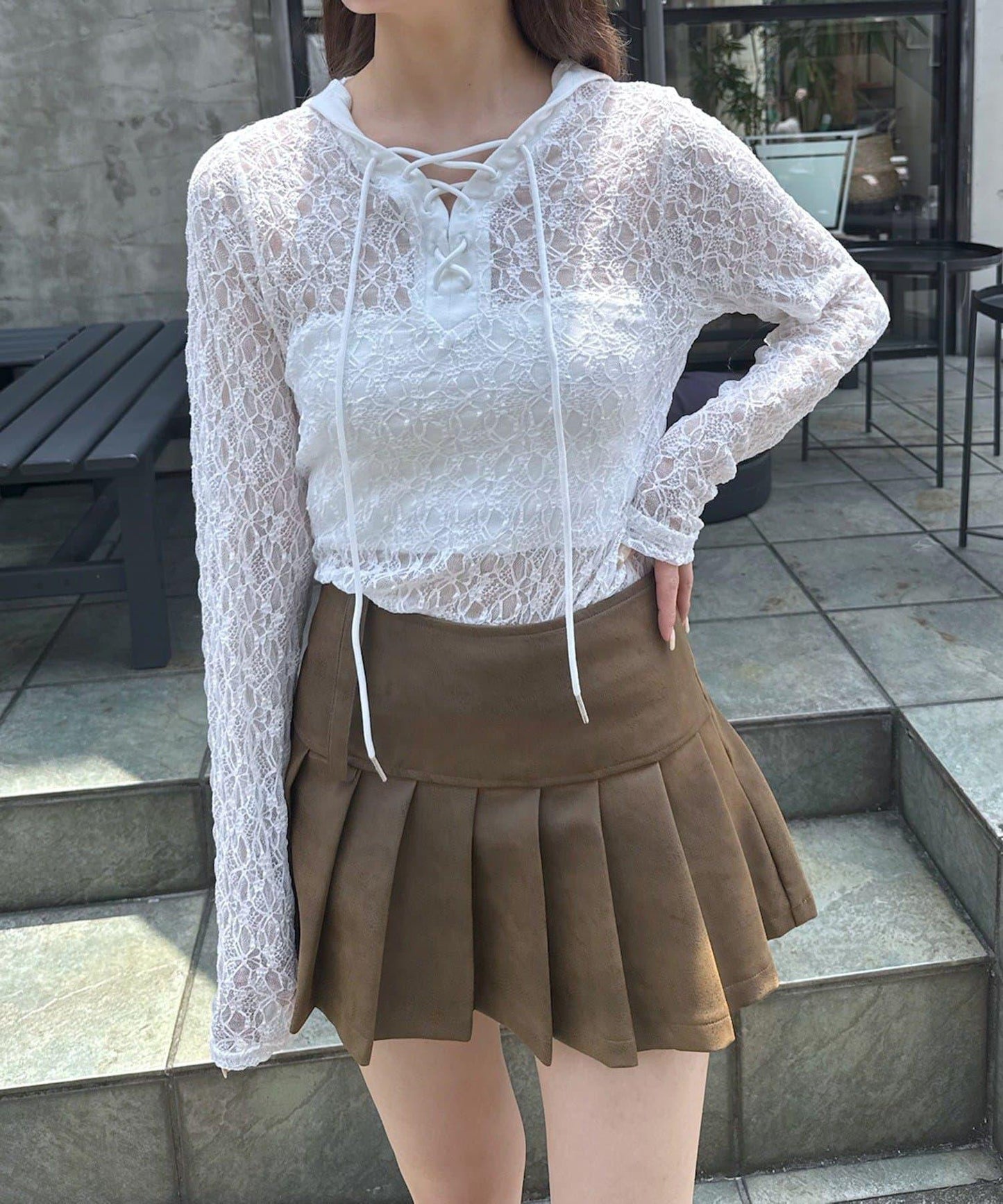 163040232