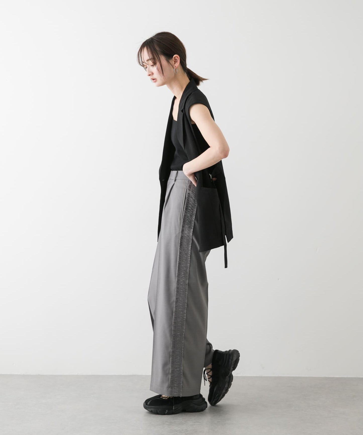 166064388