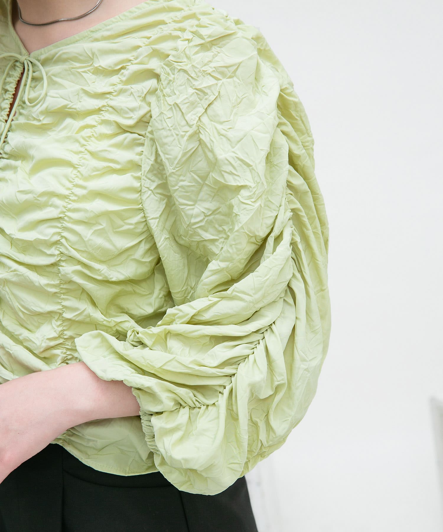 113133608