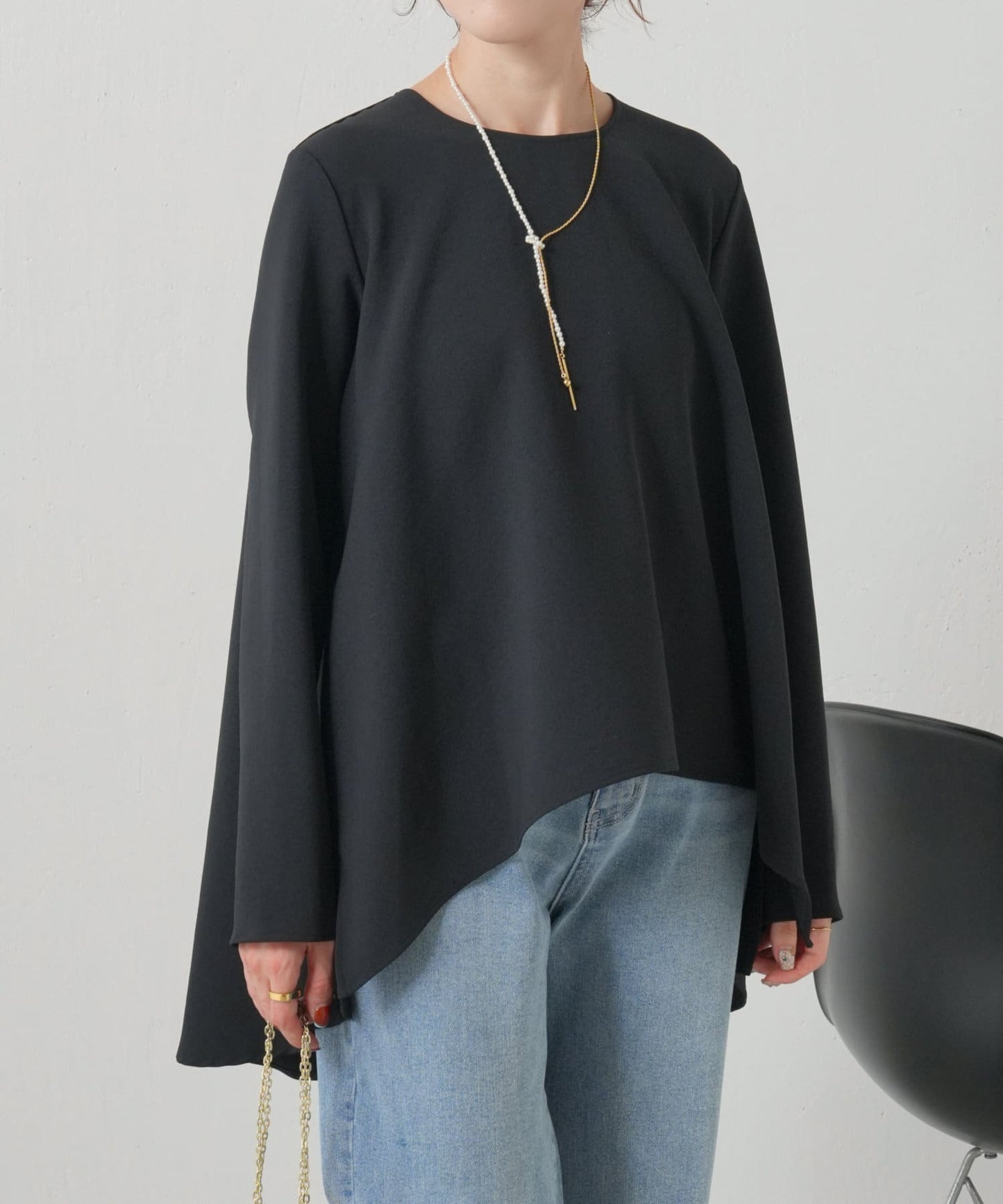 103565858