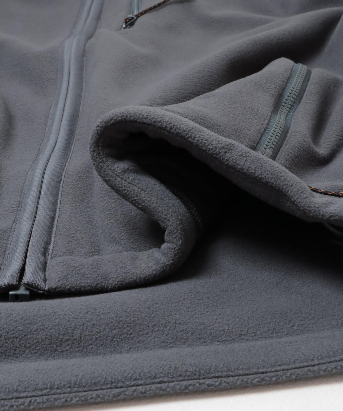 173275619