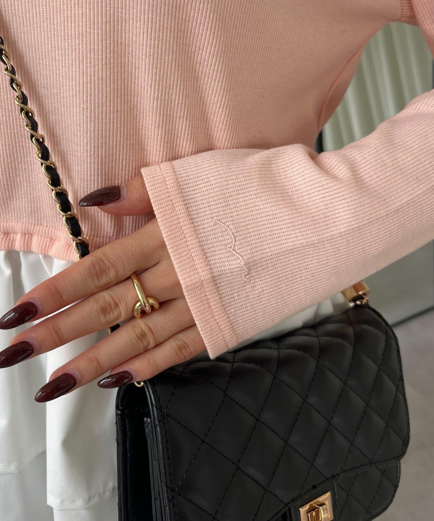 282900037