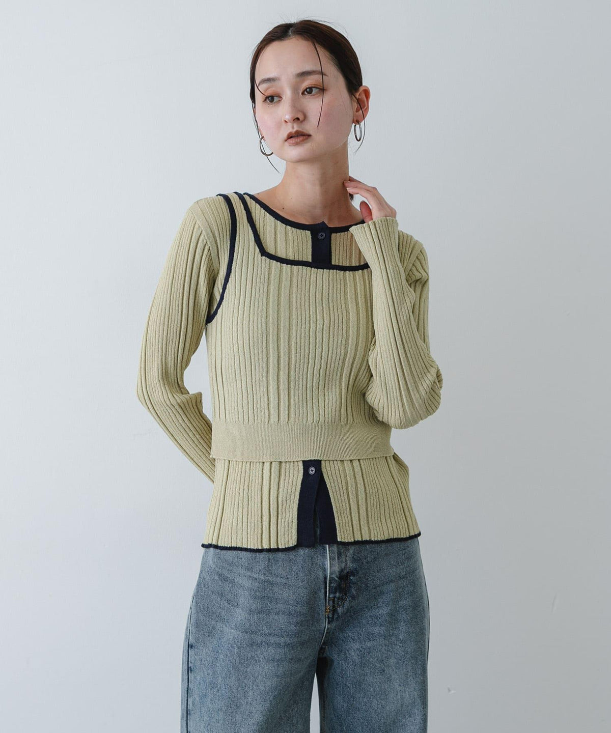 277317700