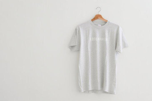 SCANDINAVIAN CAFE  | KOBENHAVN (oatmeal) | Lサイズ【北歐都市ユニセックスTシャツ フィンランド】 (ha157987044)