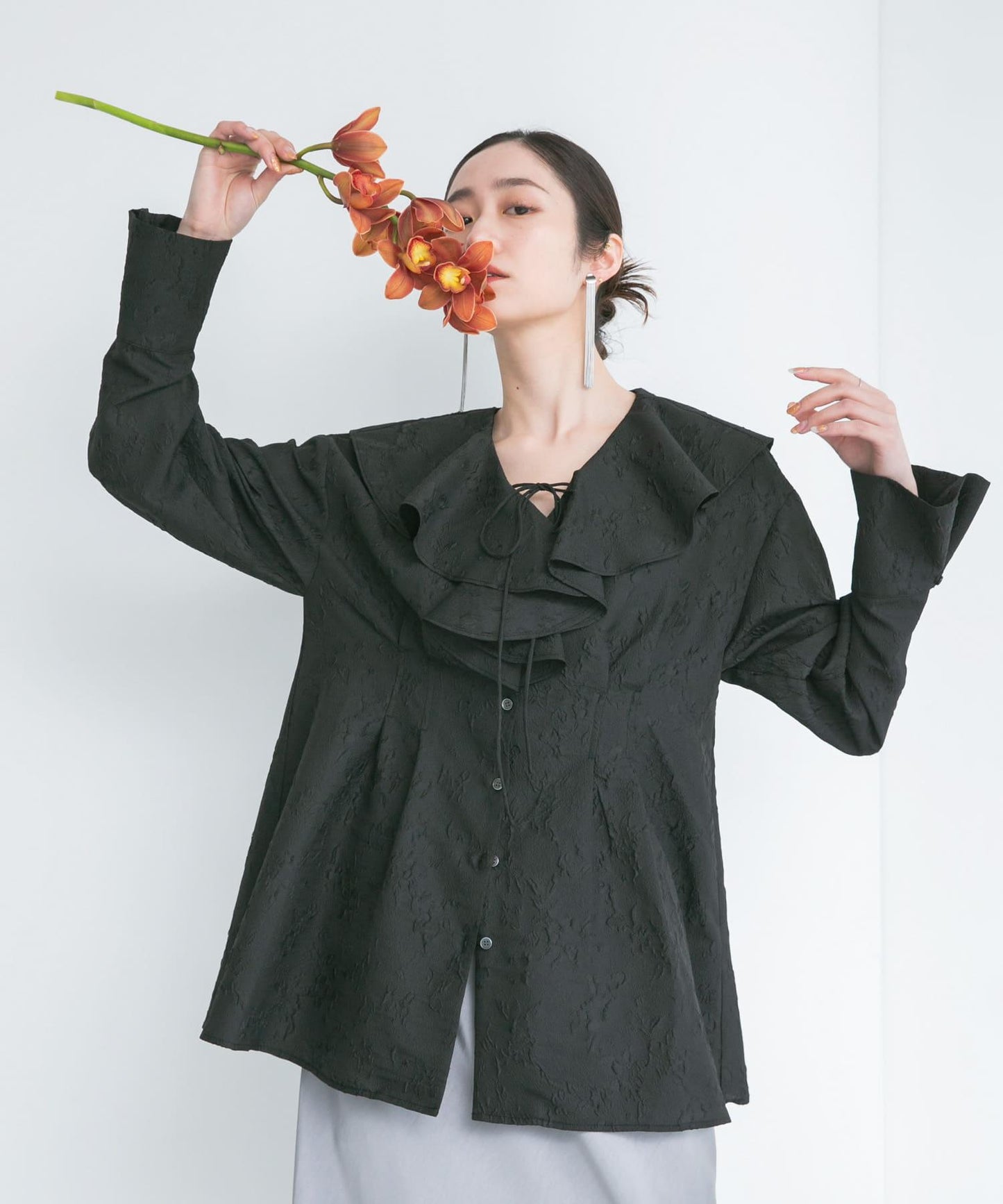 166037577