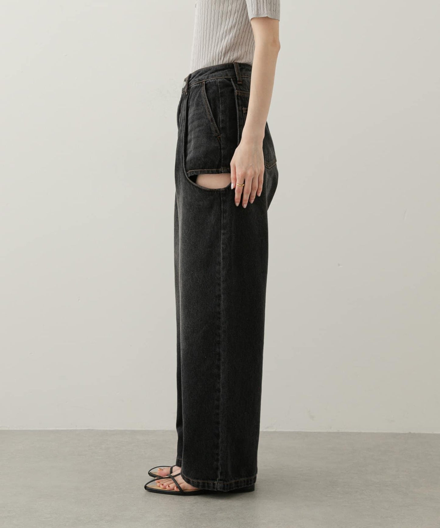 160399990