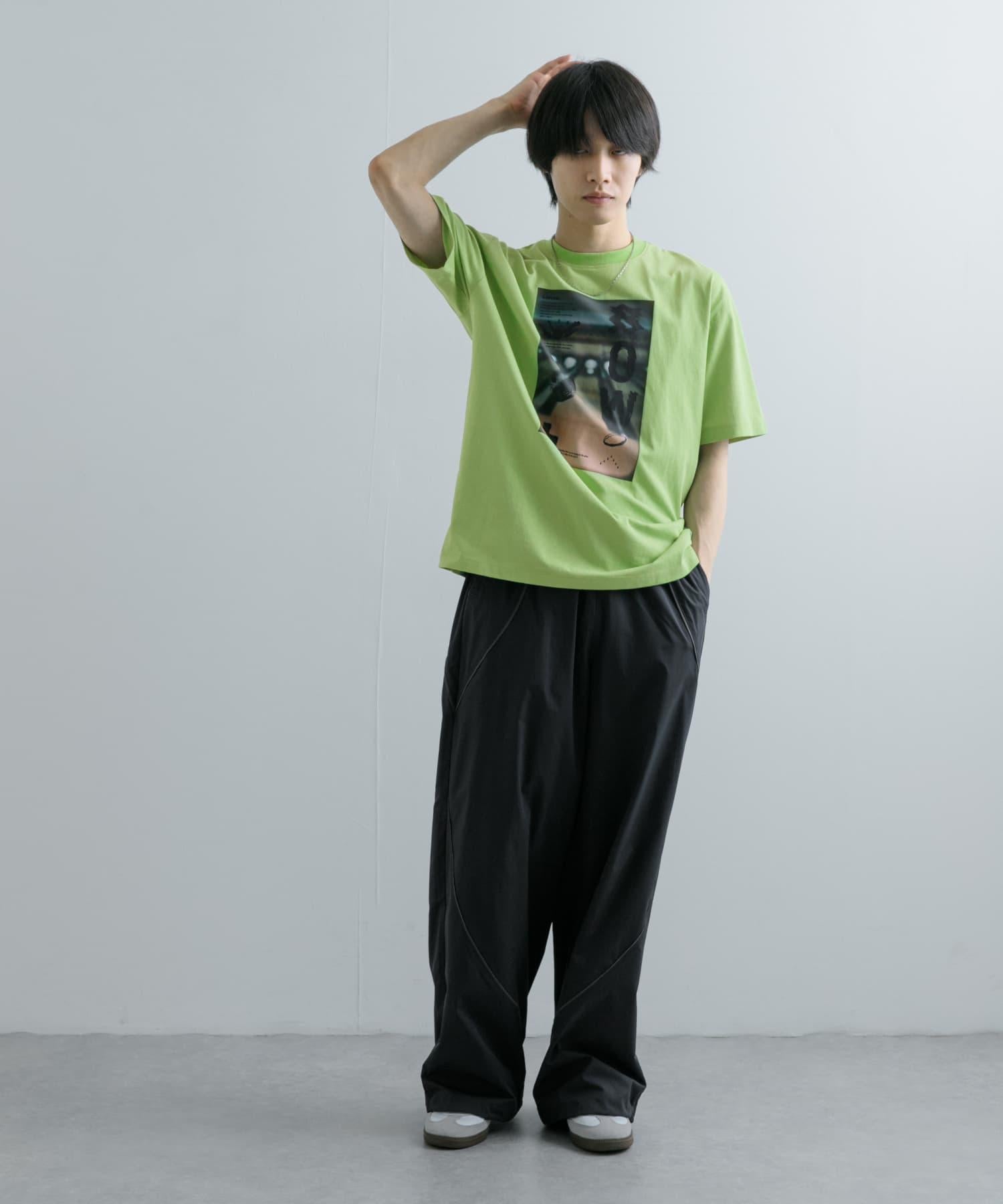 136733402