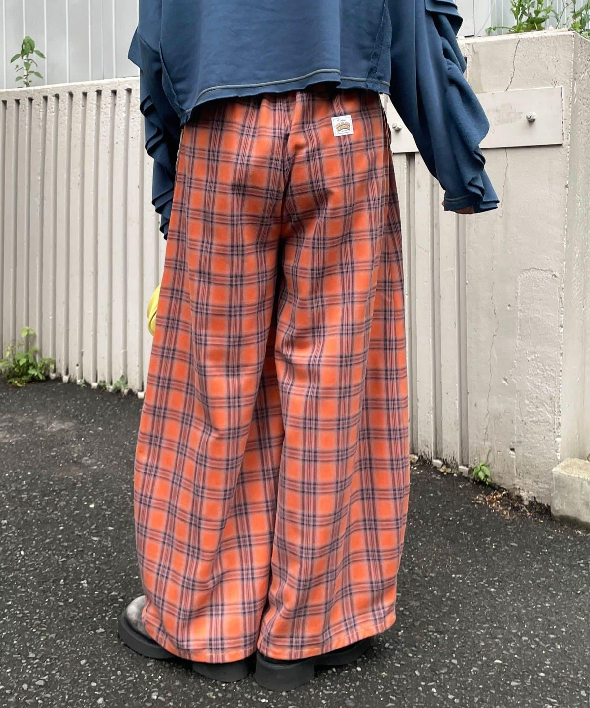 172594537