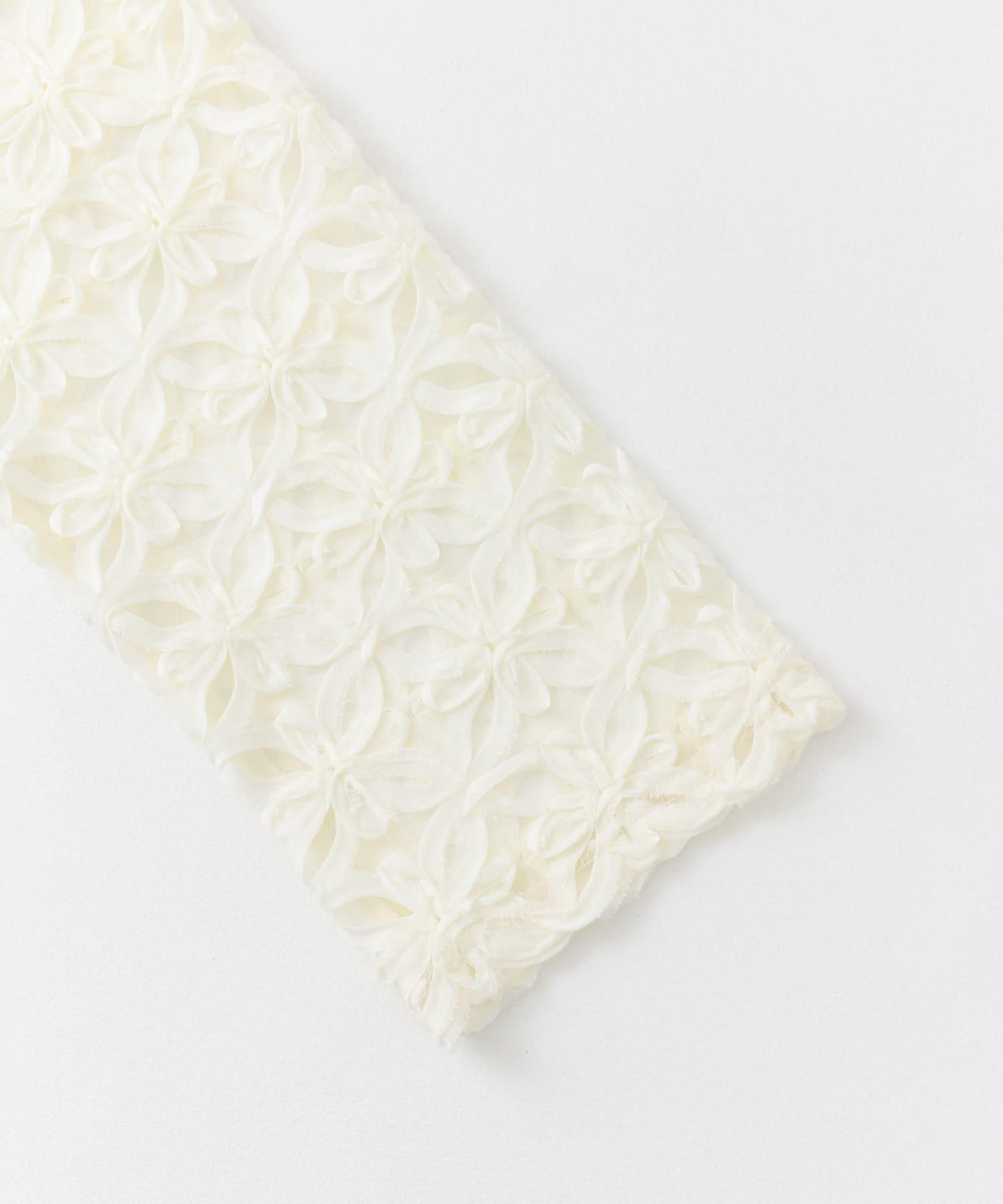 166050635