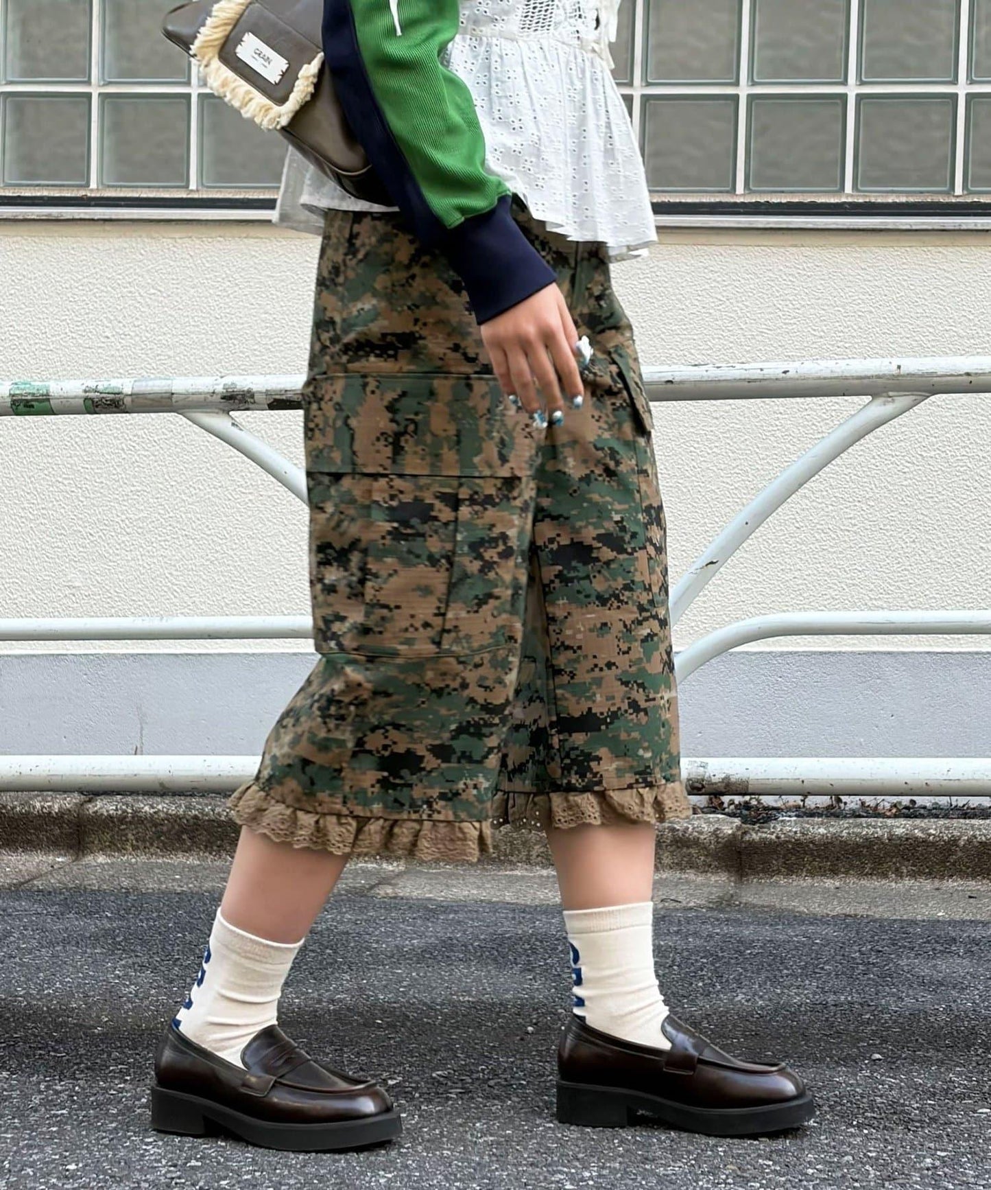 169918652