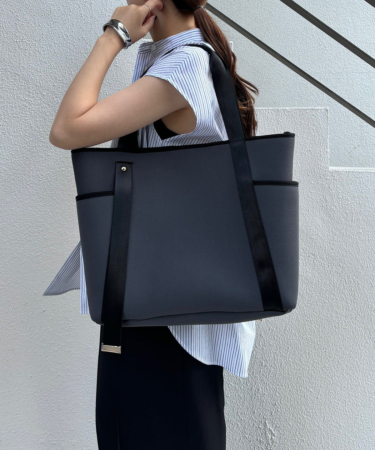 182668673