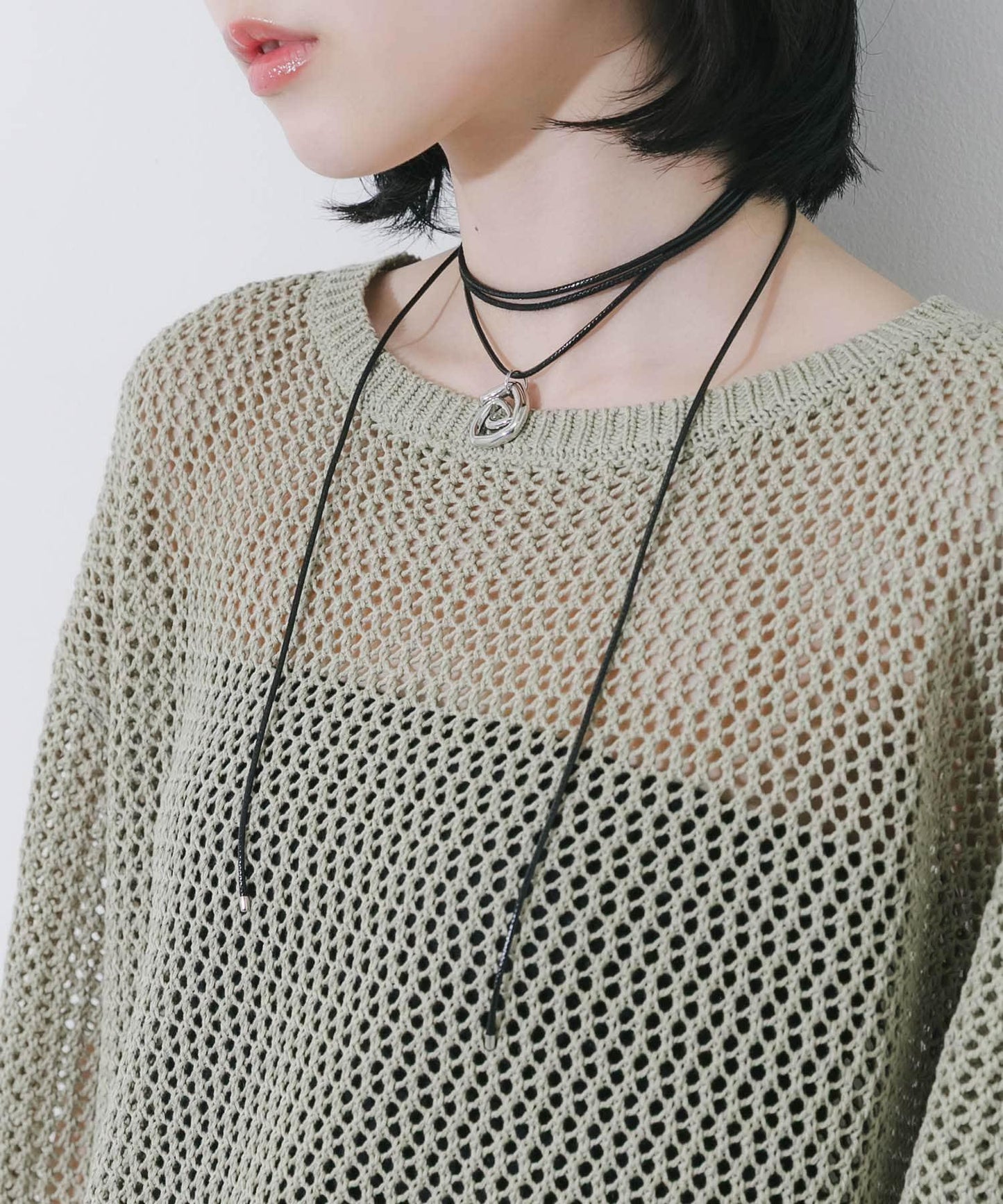 284701616