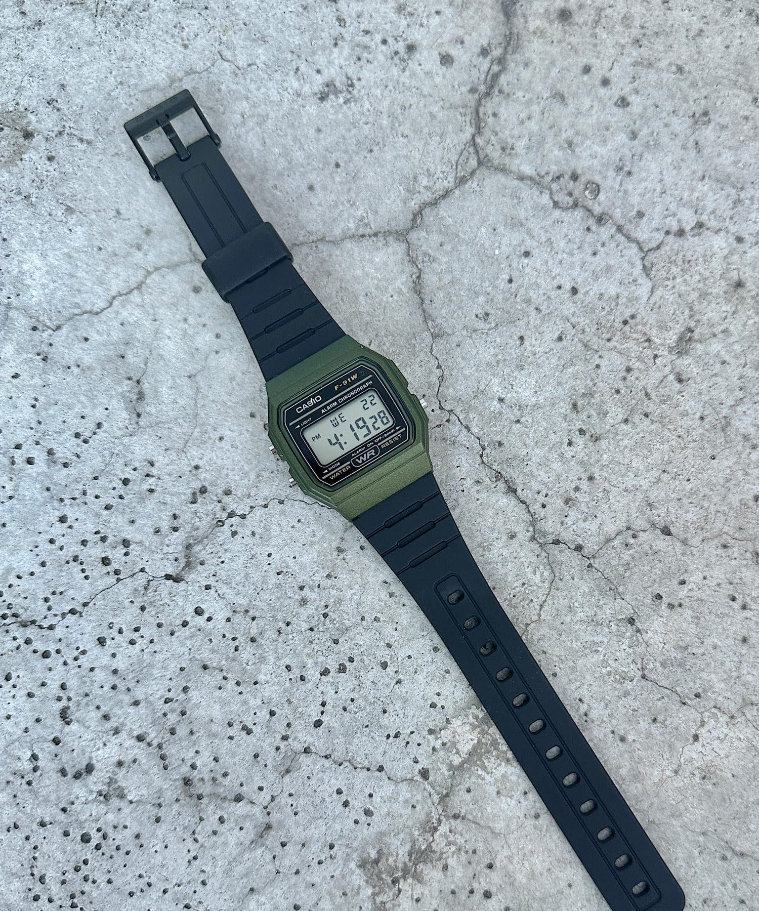 106595972