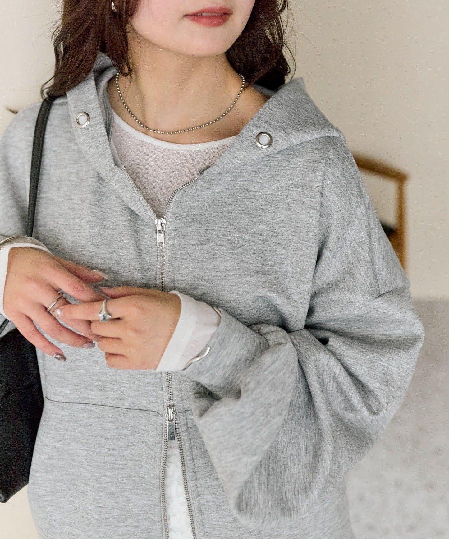 276944053
