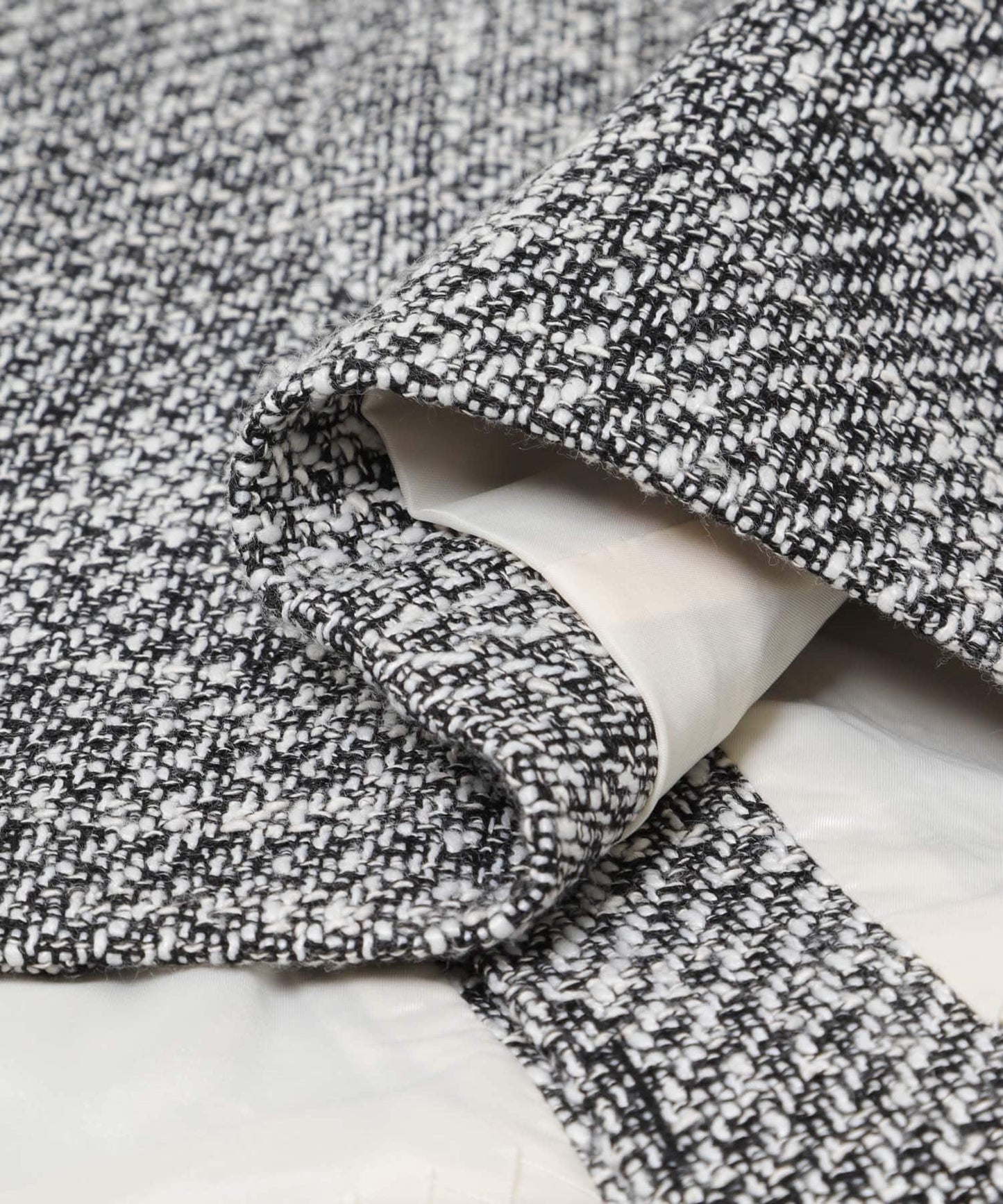 277318413