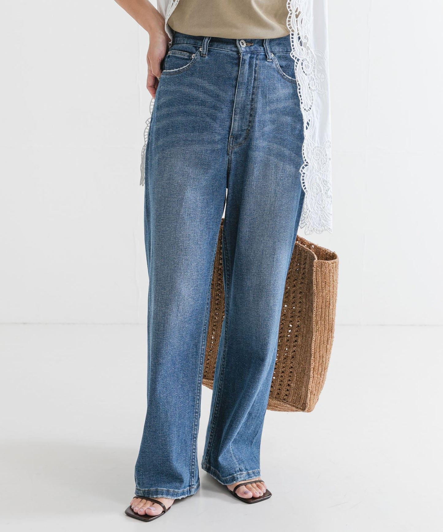 163049305