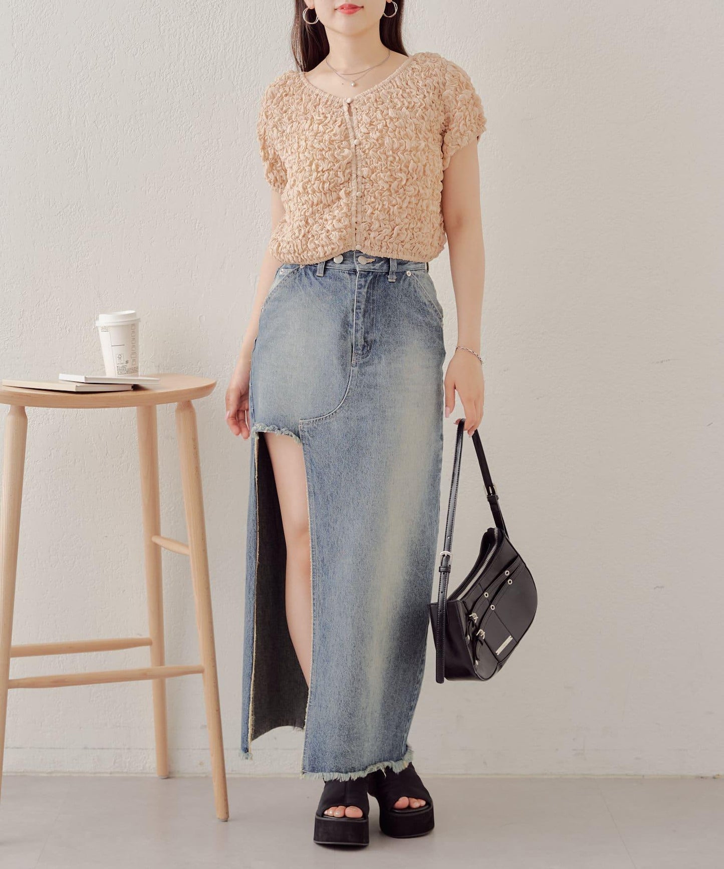 150956403