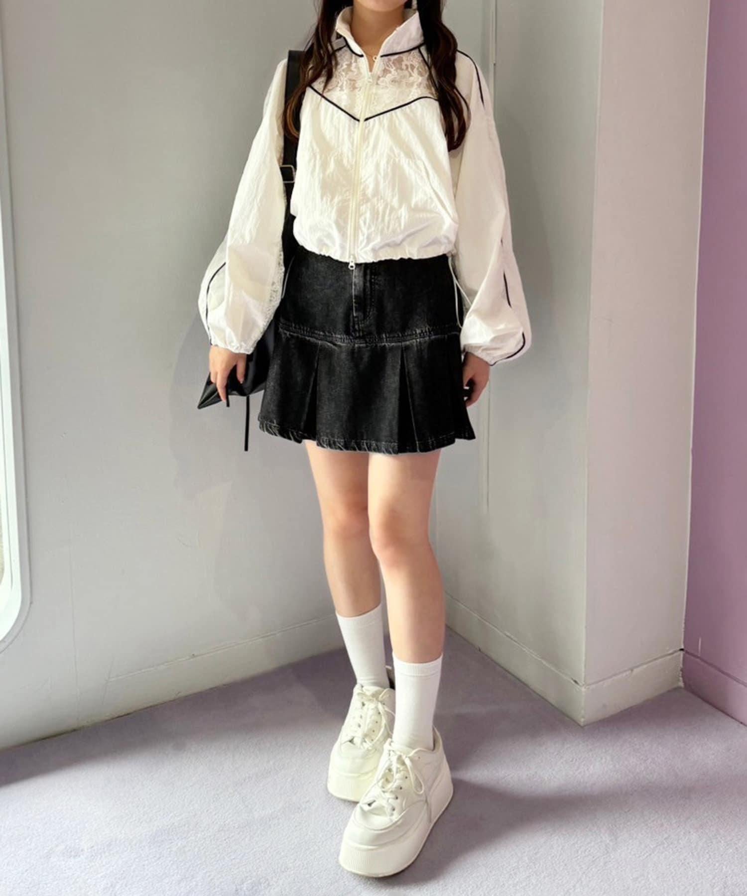 136413043