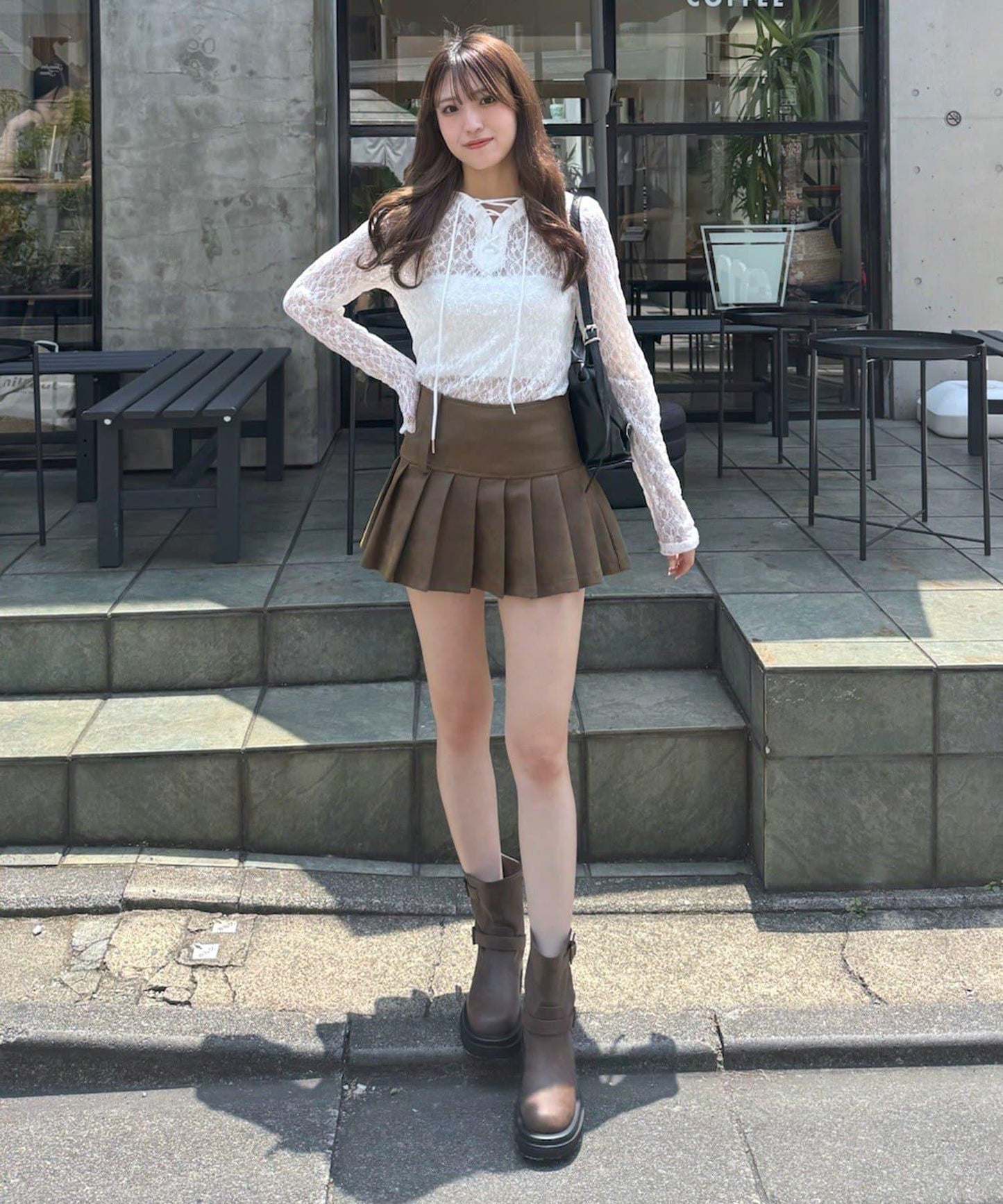 163040258