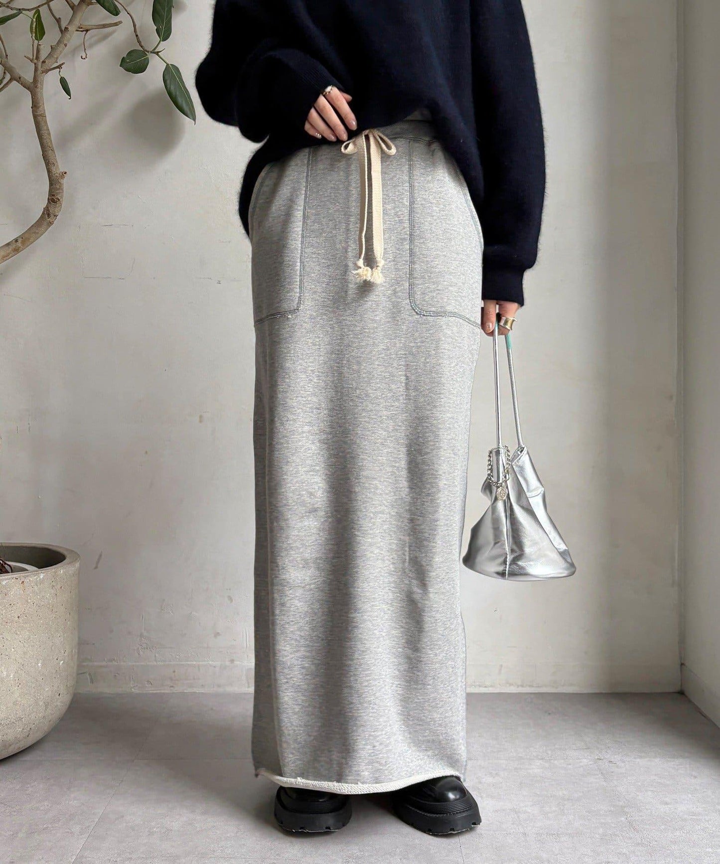 272932938