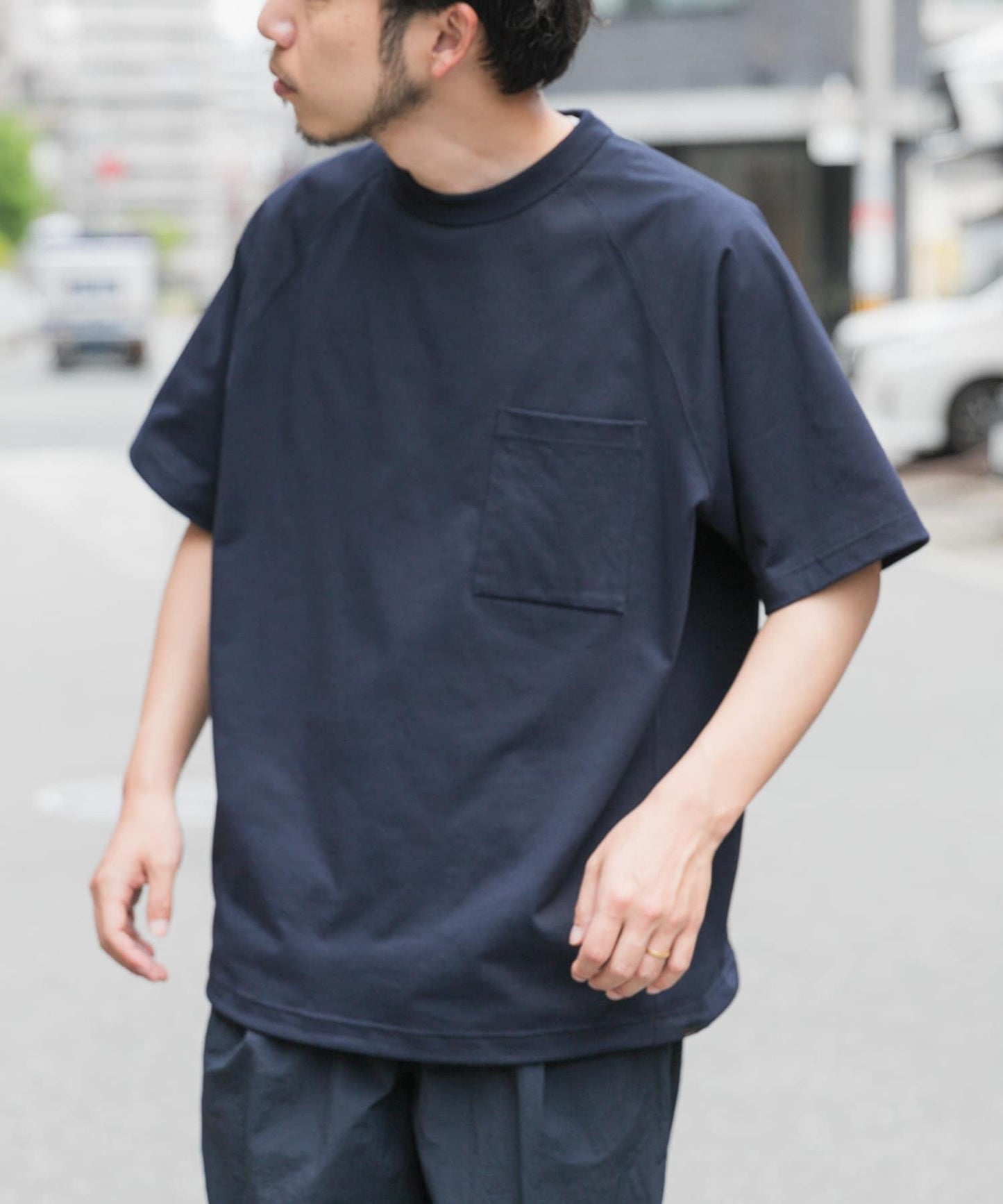 160498195
