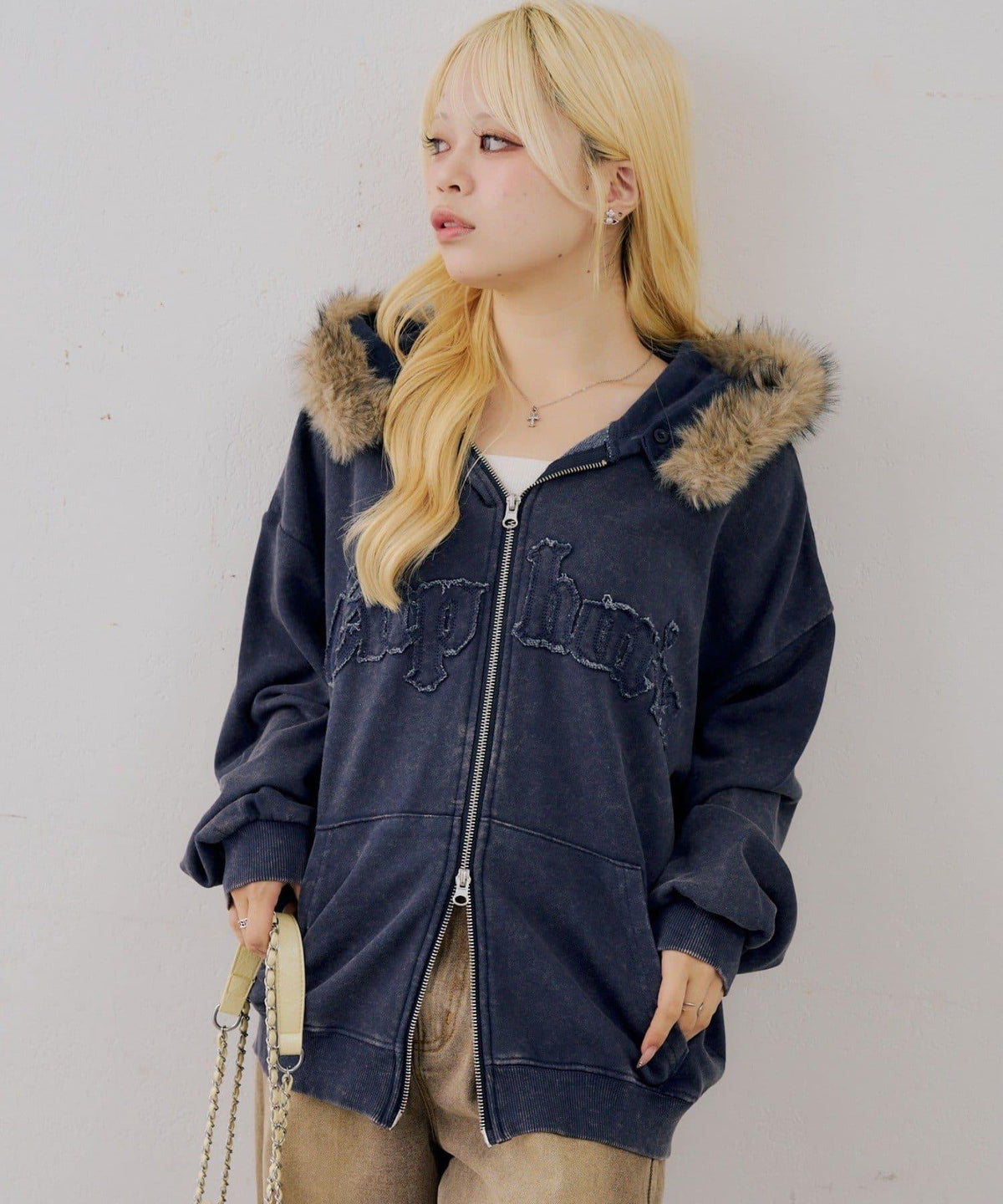 173645570