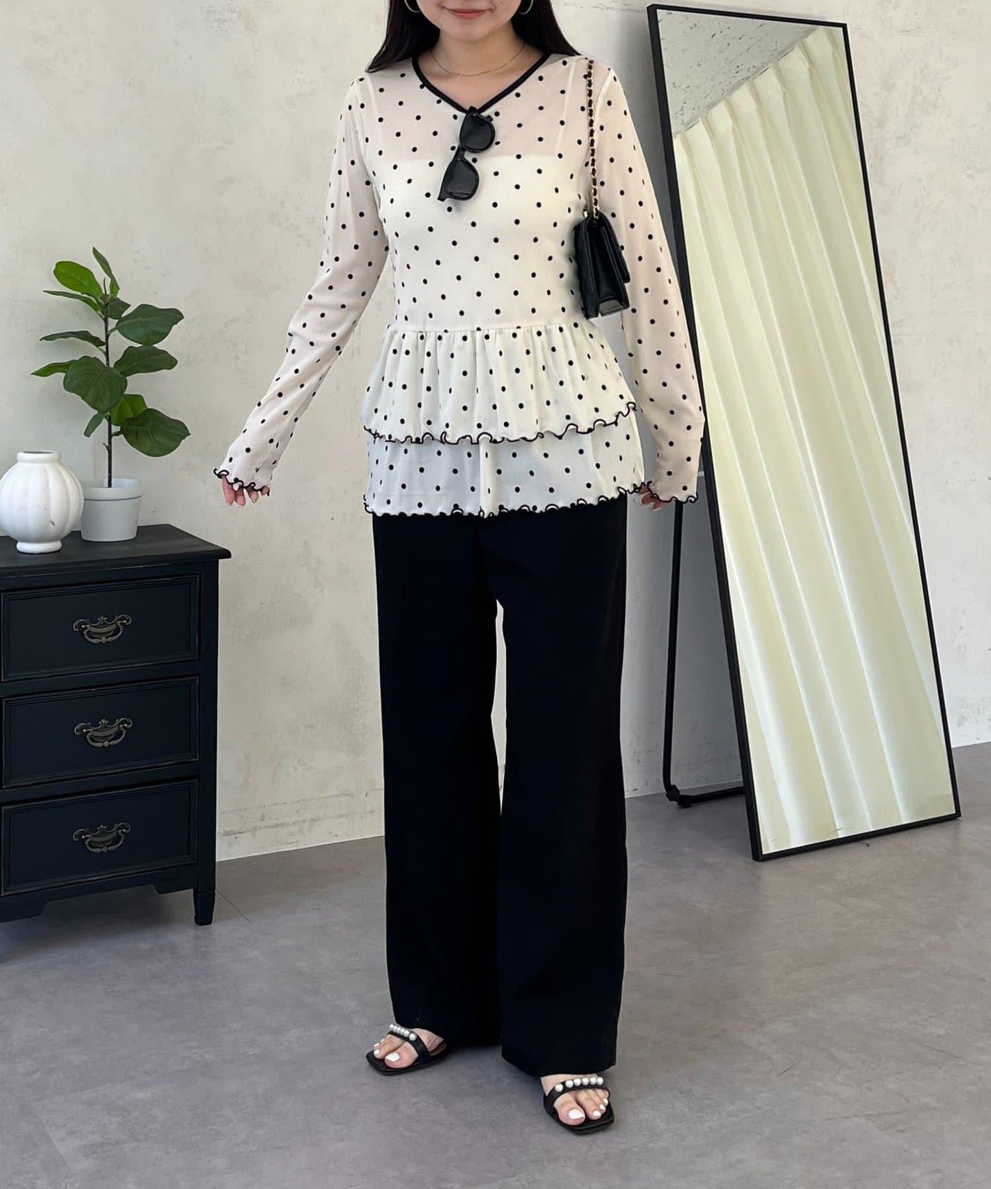 285960863