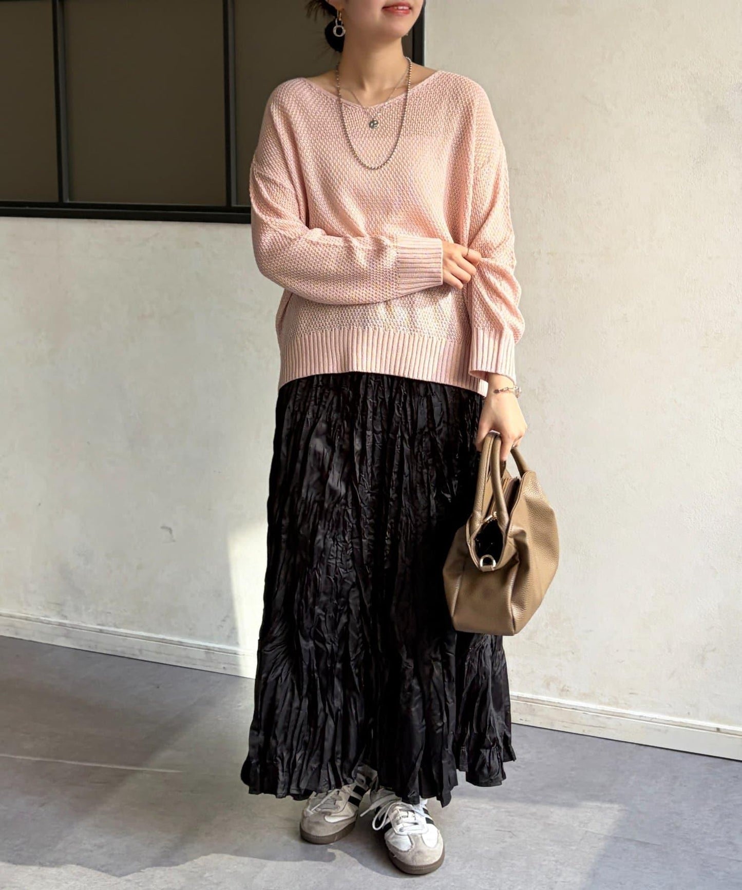 281018583