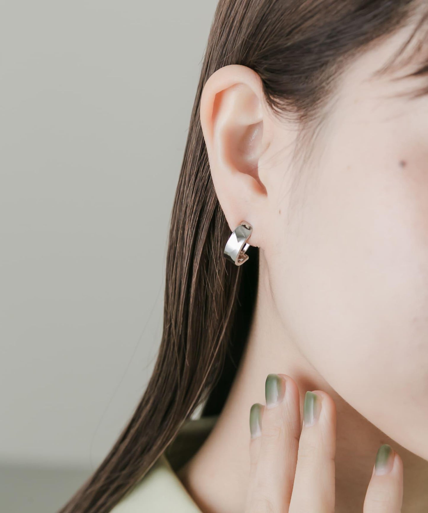 154258049