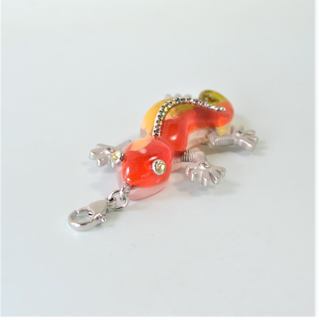 103051604
