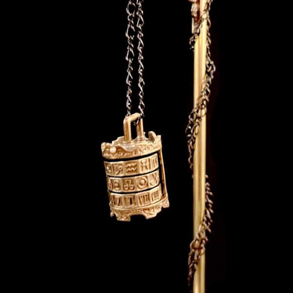 162369893