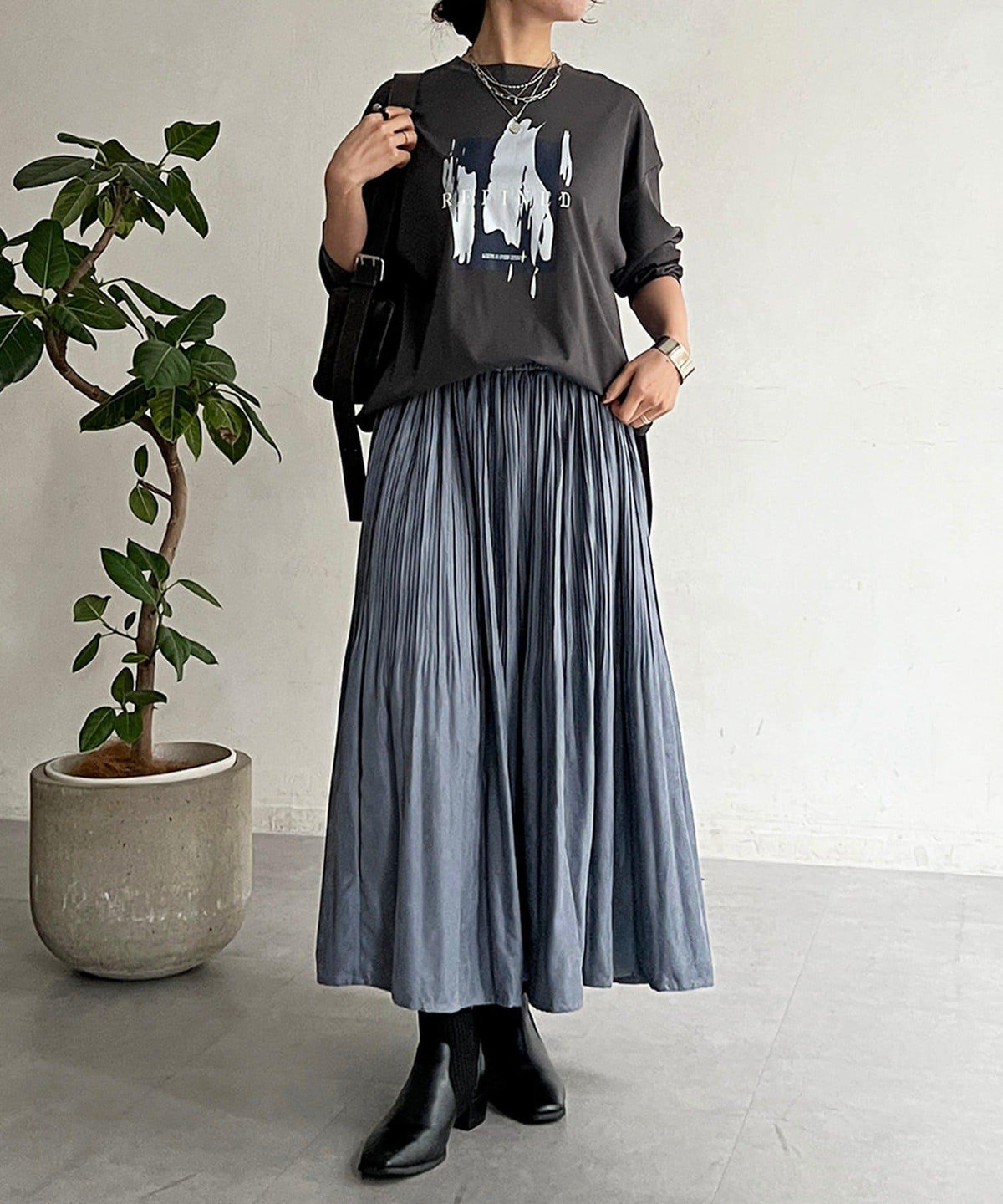 173587001
