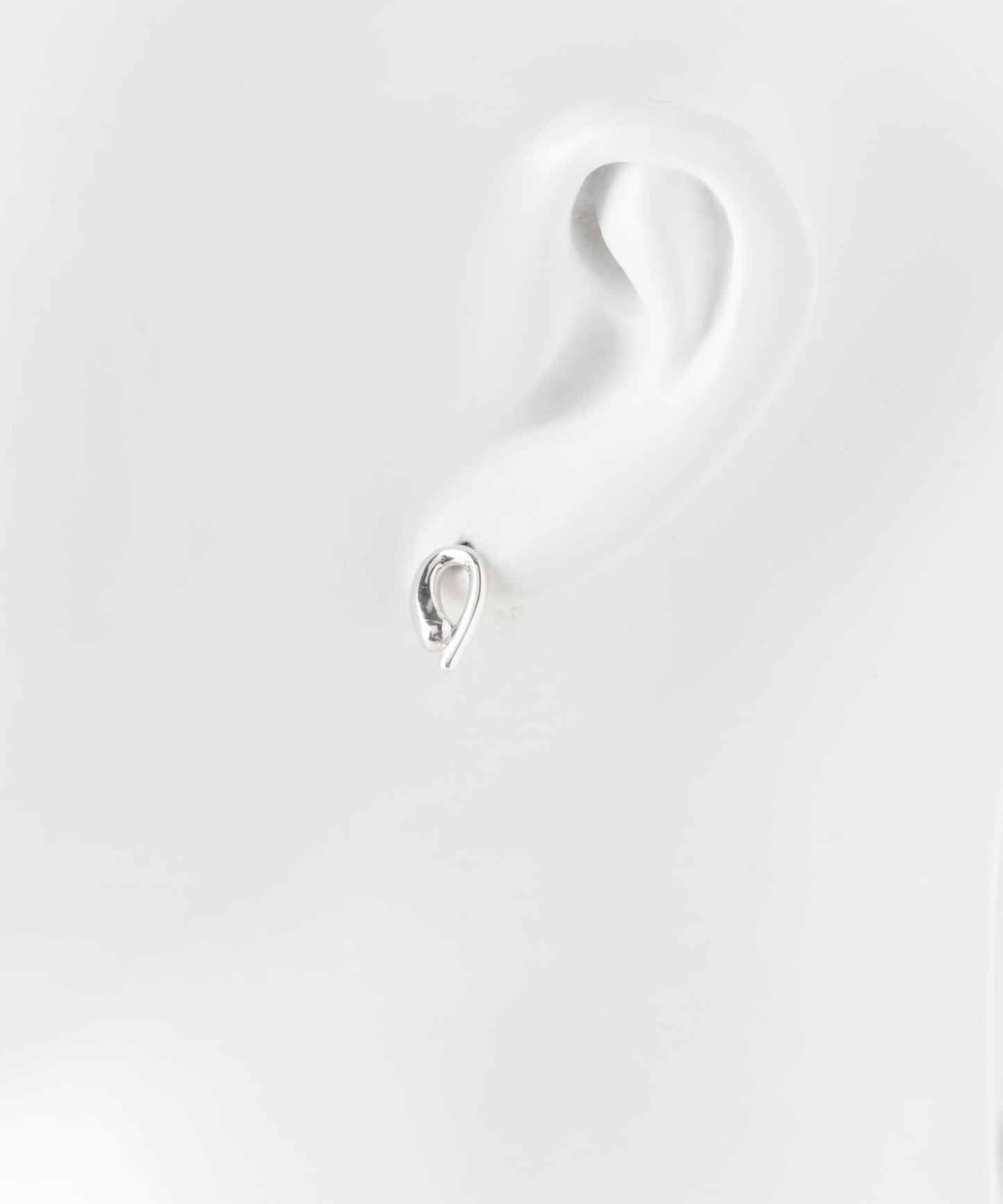 158007537