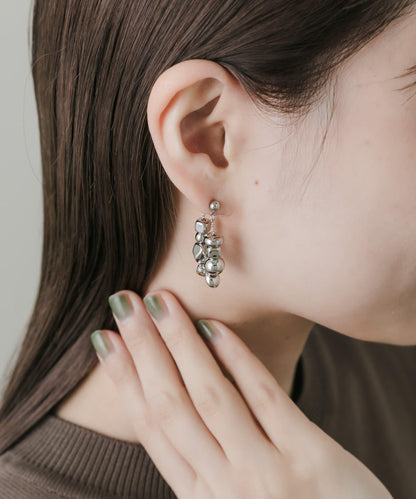 166084121