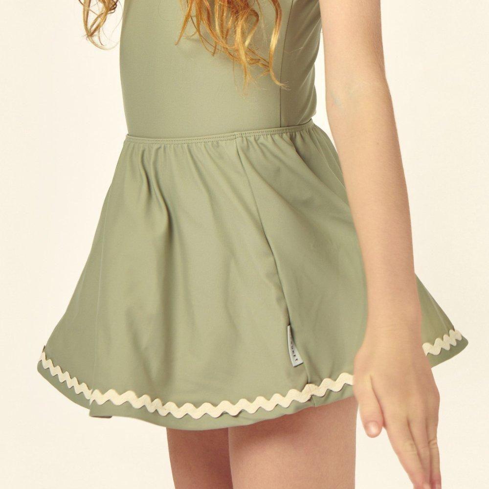 153016628