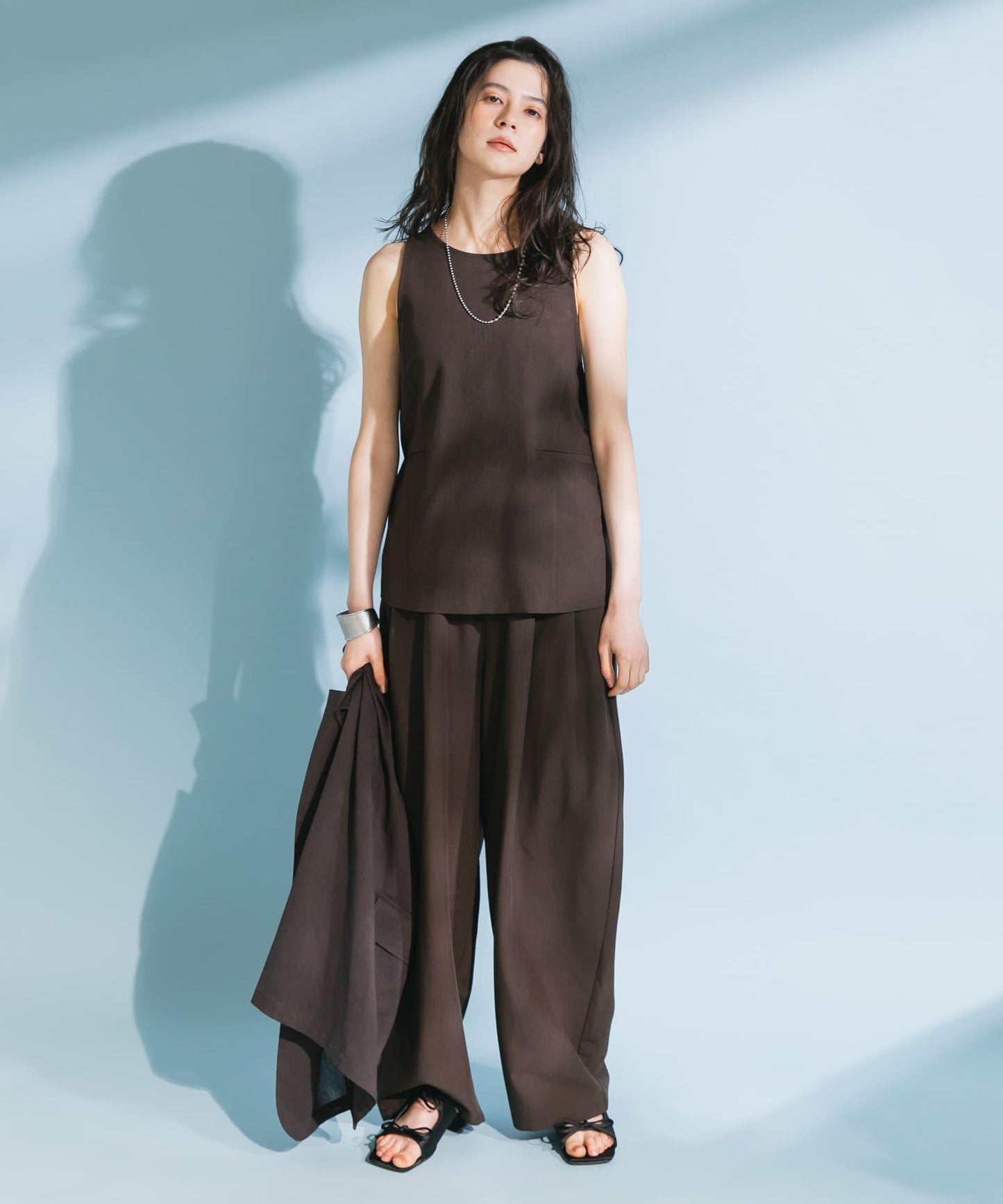 166033687