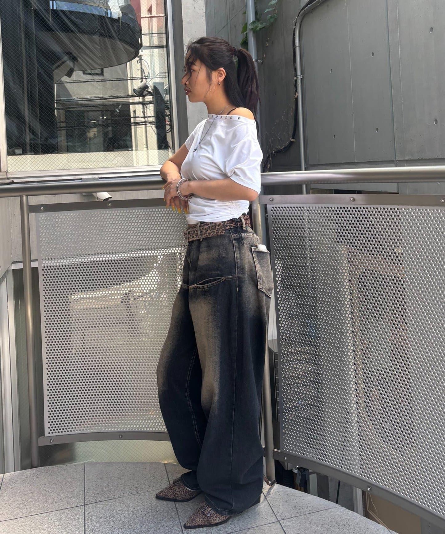 195023818