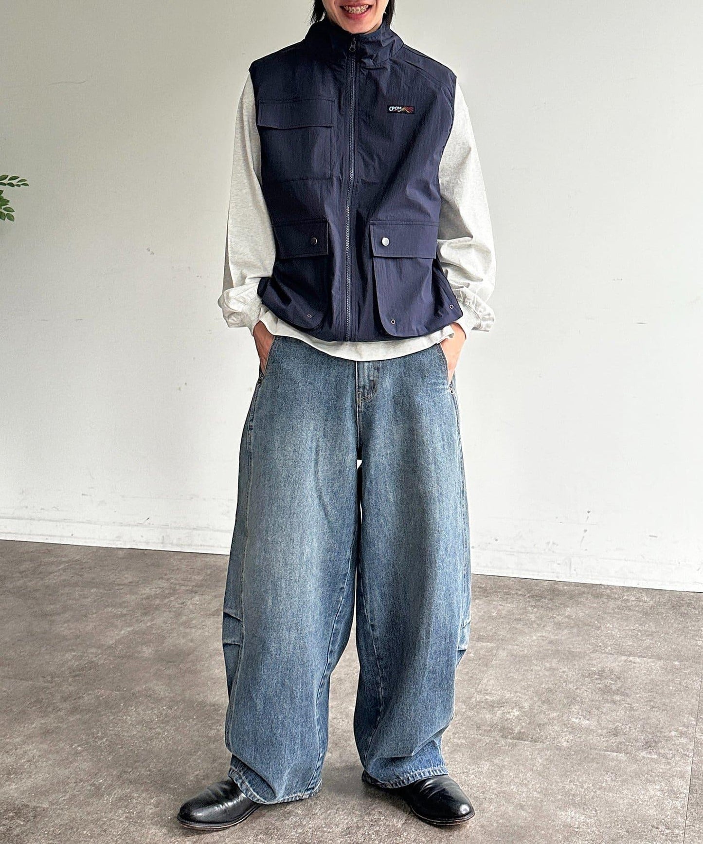 281759490