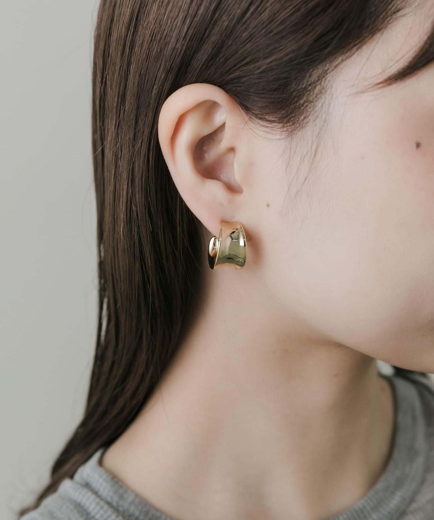 166084143