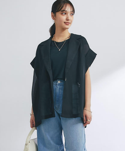 156998133