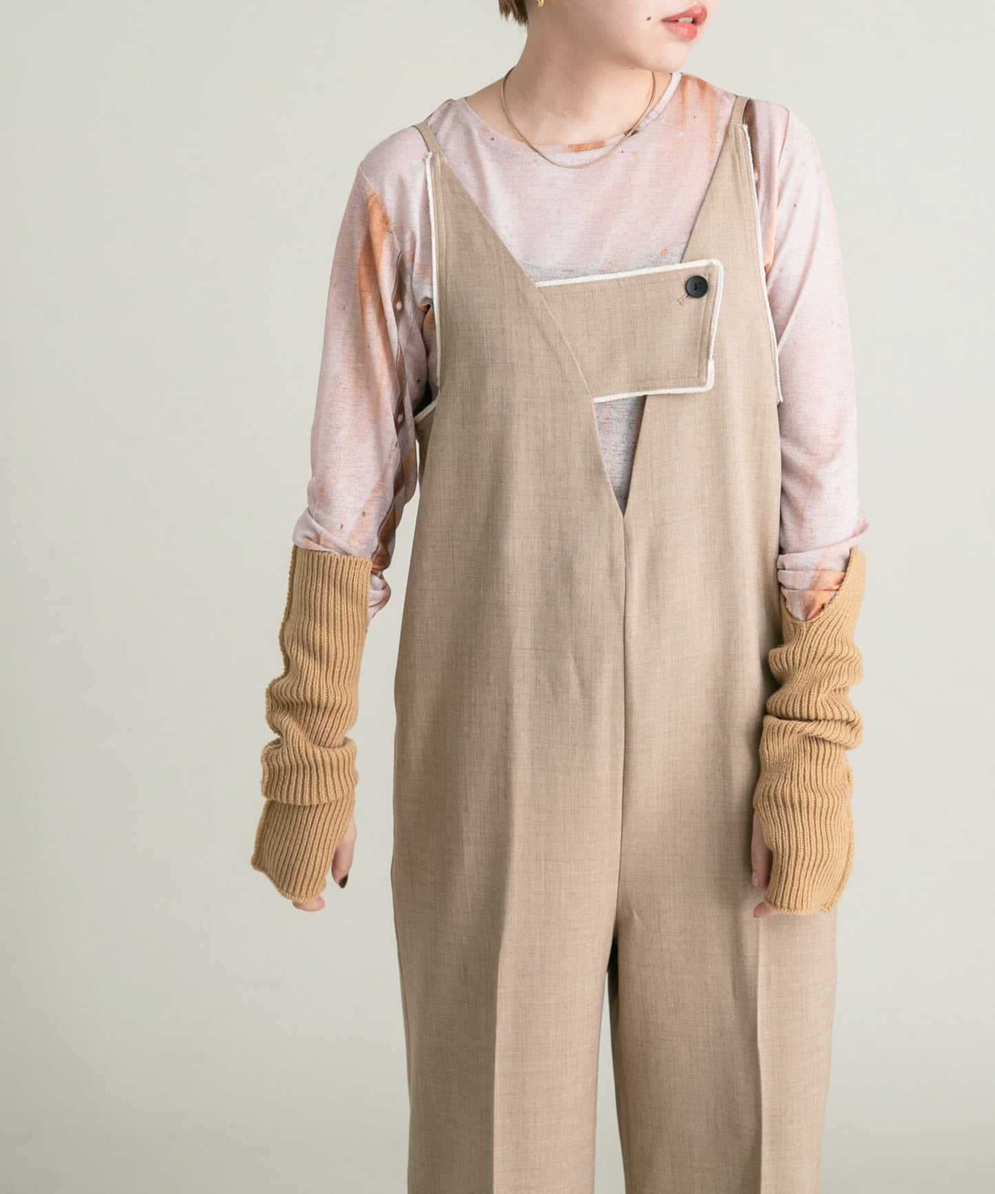 102810885